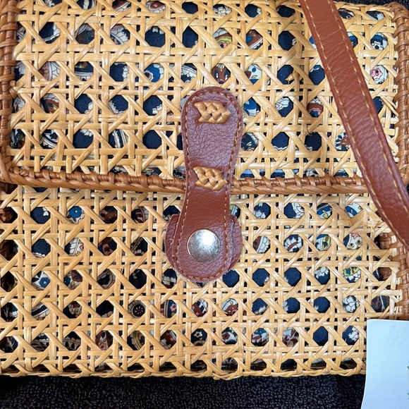 Small wicker over the shoulder purse - Picture 2 of 6